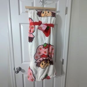 Strawberry shortcake throw blanket